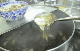 兰州牛肉拉面出“行规”：原汤和水1：2！你碗里的面正宗吗？
