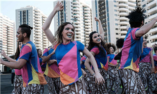里约奥运村开门迎客　热情舞者献舞庆祝
