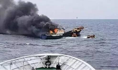 韩海警重机枪扫射中国渔船整整打了一个基数弹