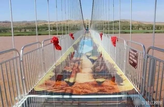 玩的就是心跳！中国首座3D玻璃桥来了