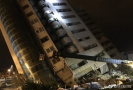 台湾6.5级强震现场图曝光　地面开裂大楼摇摇欲坠