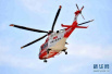 空中救援！青岛直升飞机跨海运送心脏病患者