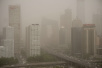 媒体称中国163万平方公里遭遇沙尘暴 北京局地PM10破2000